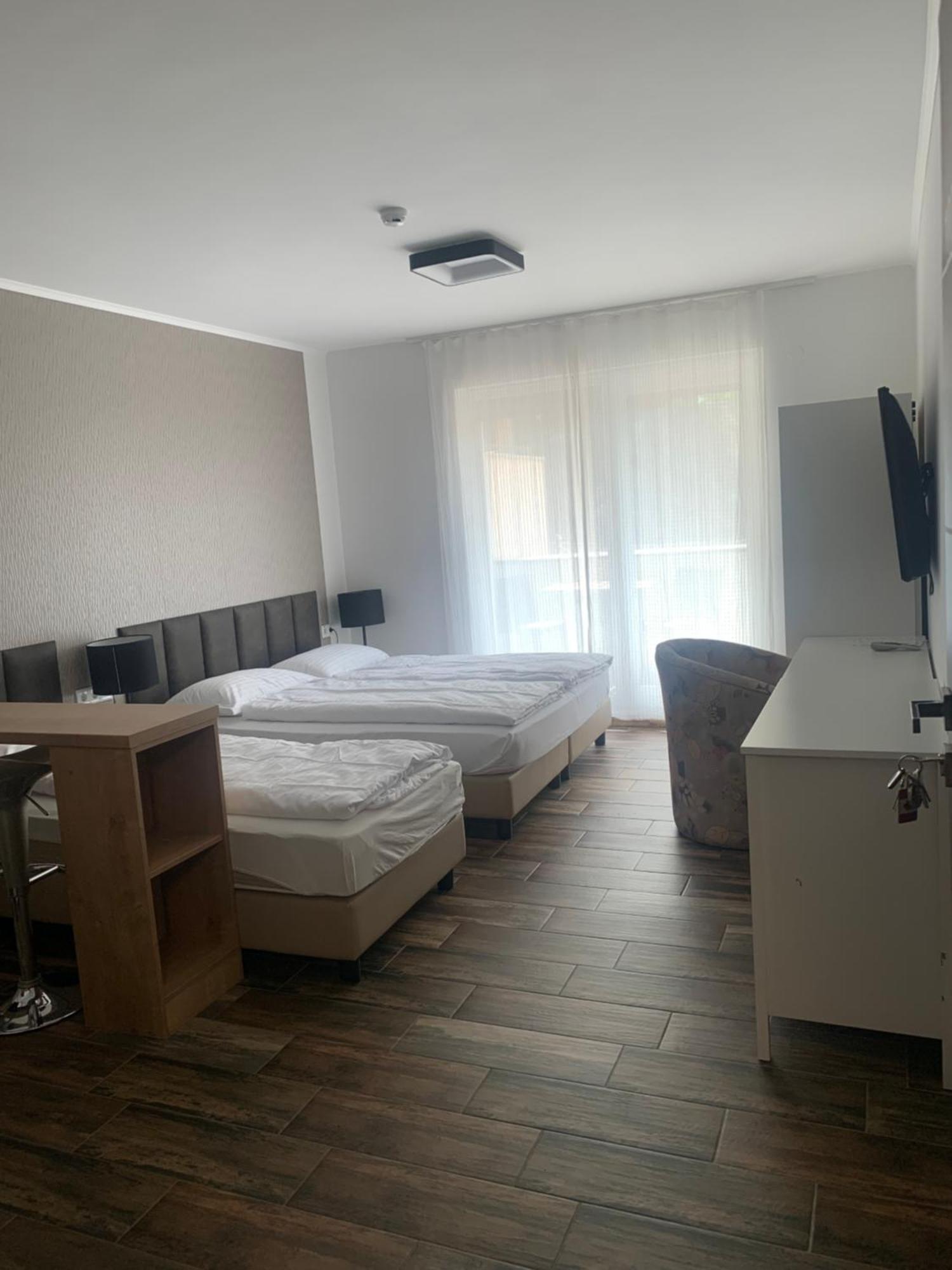 City Panzio Balatonlelle Exterior foto
